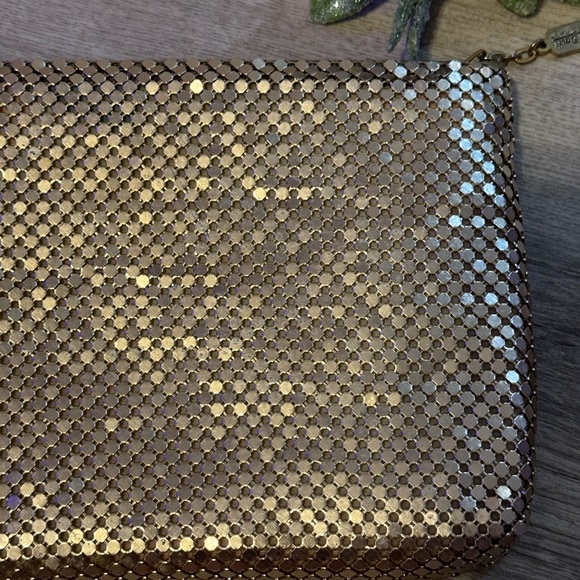 Vintage Whiting & Davis Gold Tone Metal Mesh Large Zippered Clutch / Handbag - Picture 9 of 16